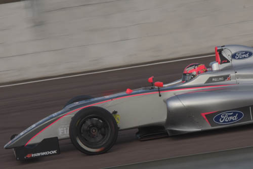 Race lead challenge at Thruxton