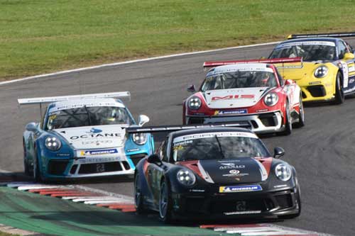 Motor racing websites - Kiern Jewiss leading Harry King, Porsche Cararra Cup